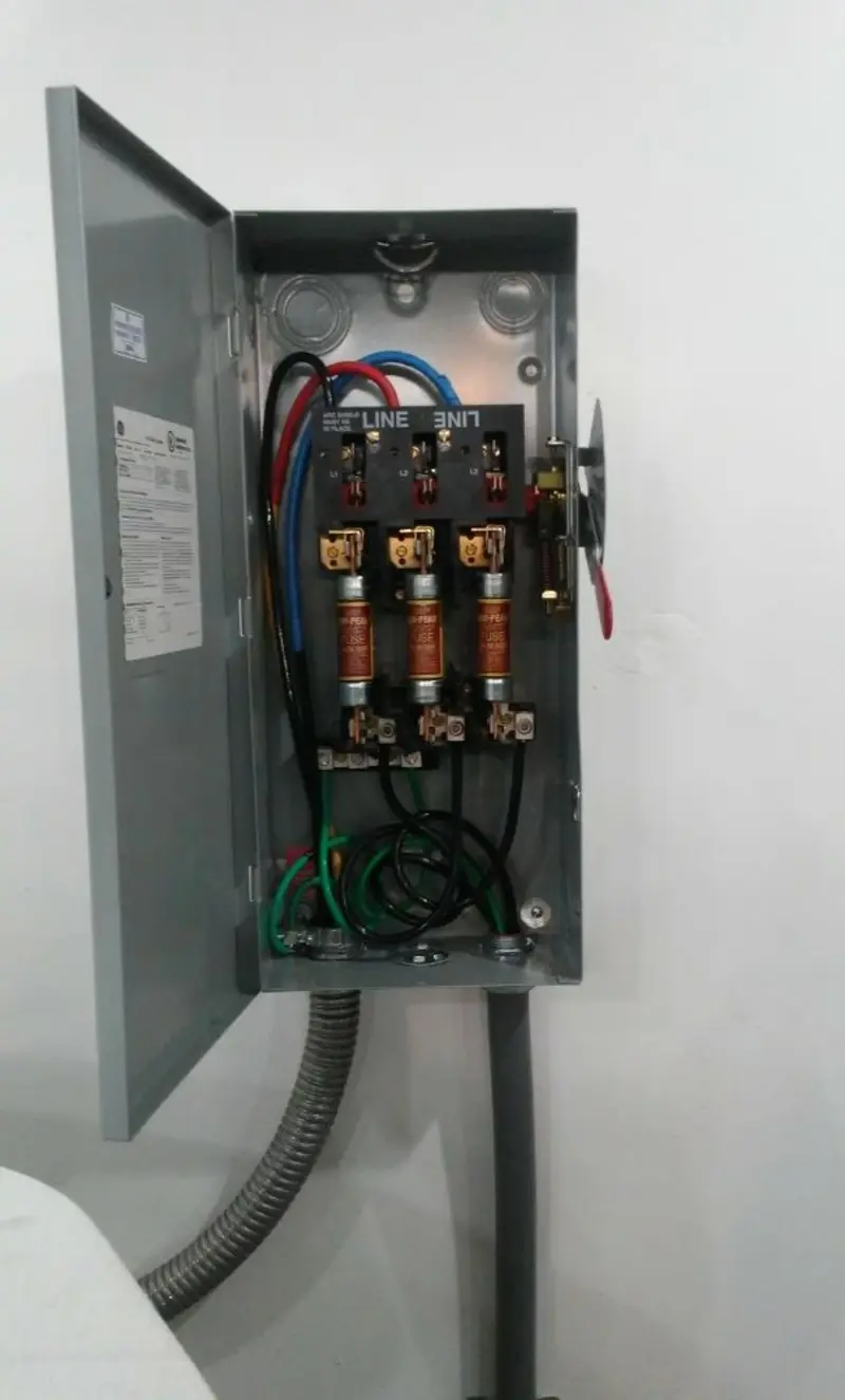 Three-phase disconnect switch installed for Smoke Detector Installation in Lewistown